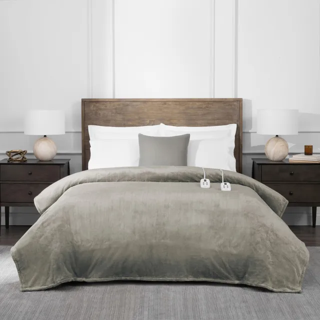 brookstone-electric-heated-plush-blanket-queen-size-84x90in-10-heat-settings-mac image 1
