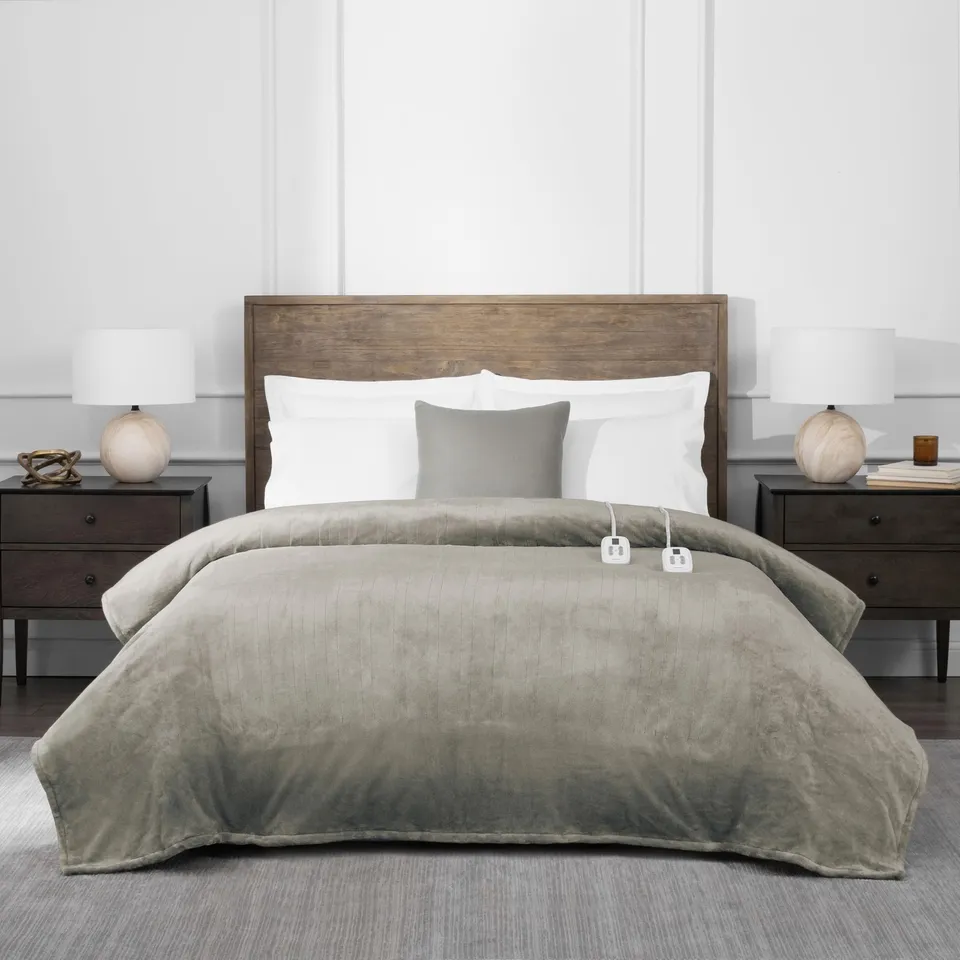 brookstone-electric-heated-plush-blanket-queen-size-84x90in-10-heat-settings-mac image 1