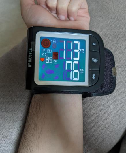 Works fine, but not for thick wrists