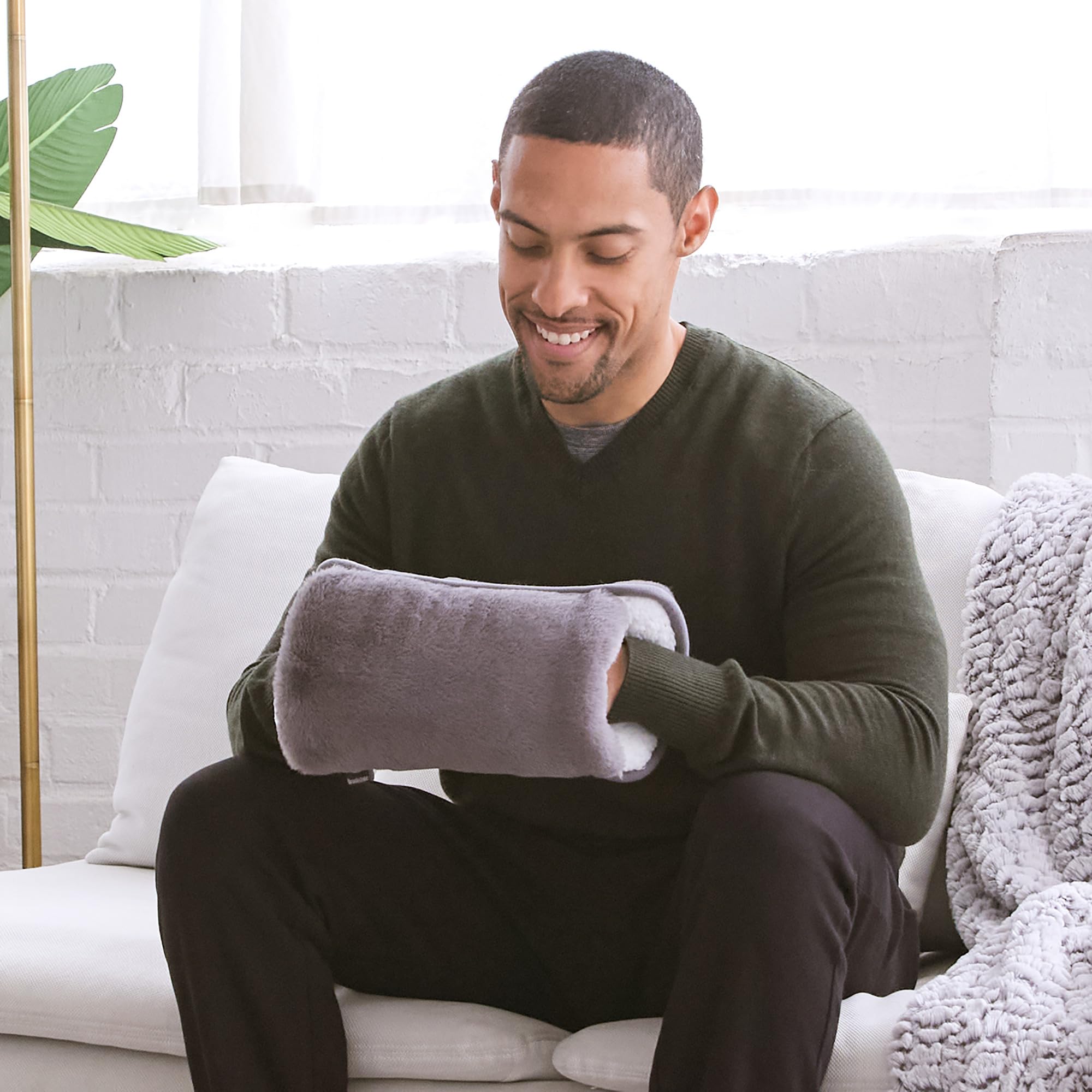 brookstone-faux-fur-hand-warmer-with-microwavable-gel-pack-cozy-sherpa-plush-lin image 2