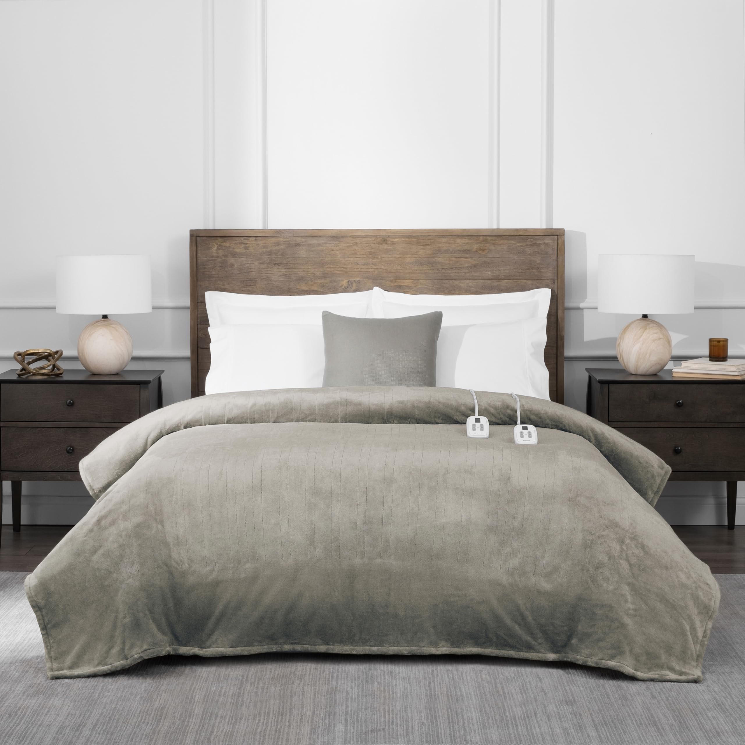 brookstone-electric-heated-plush-blanket-queen-size-84x90in-10-heat-settings-mac image 1
