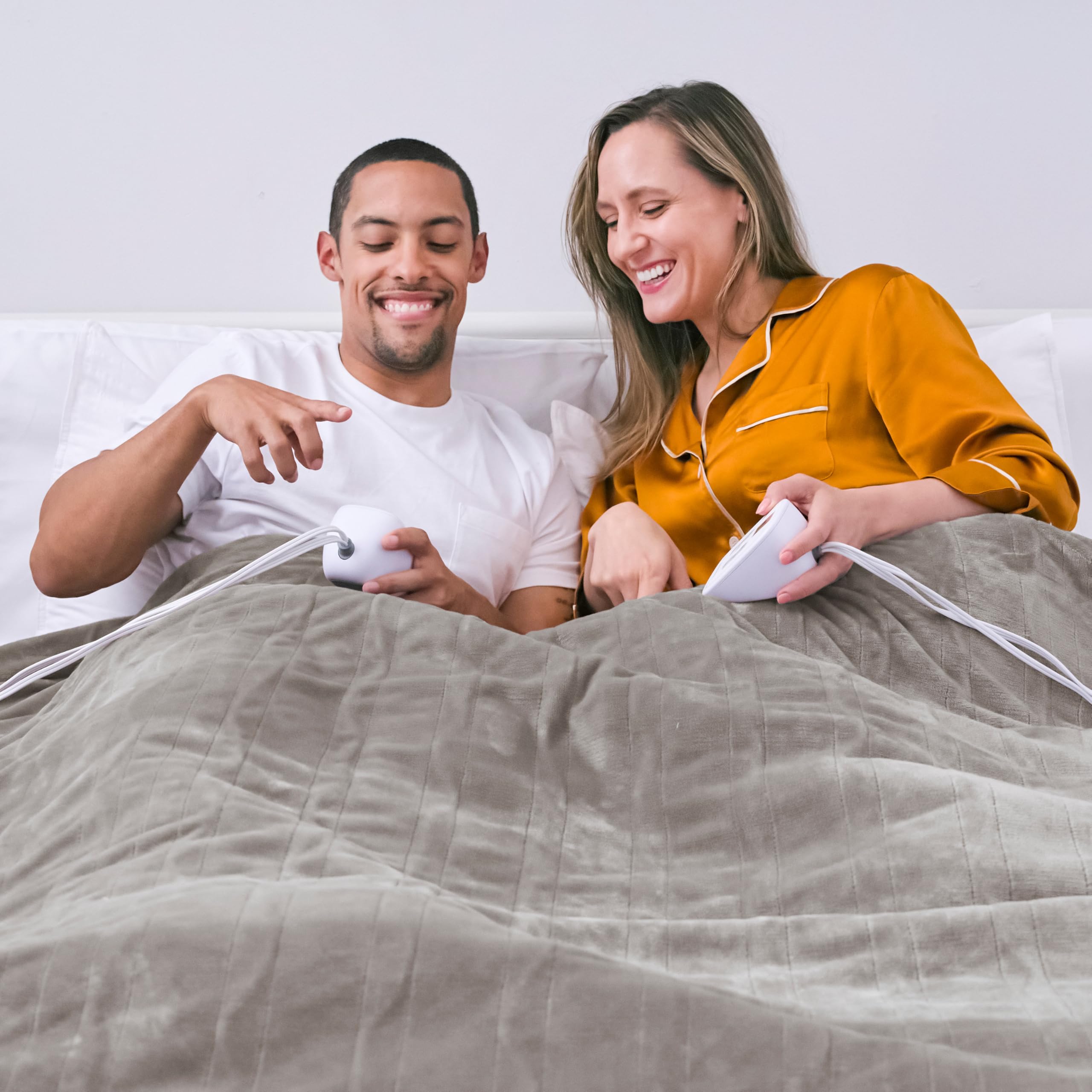 brookstone-electric-heated-plush-blanket-queen-size-84x90in-10-heat-settings-mac image 2