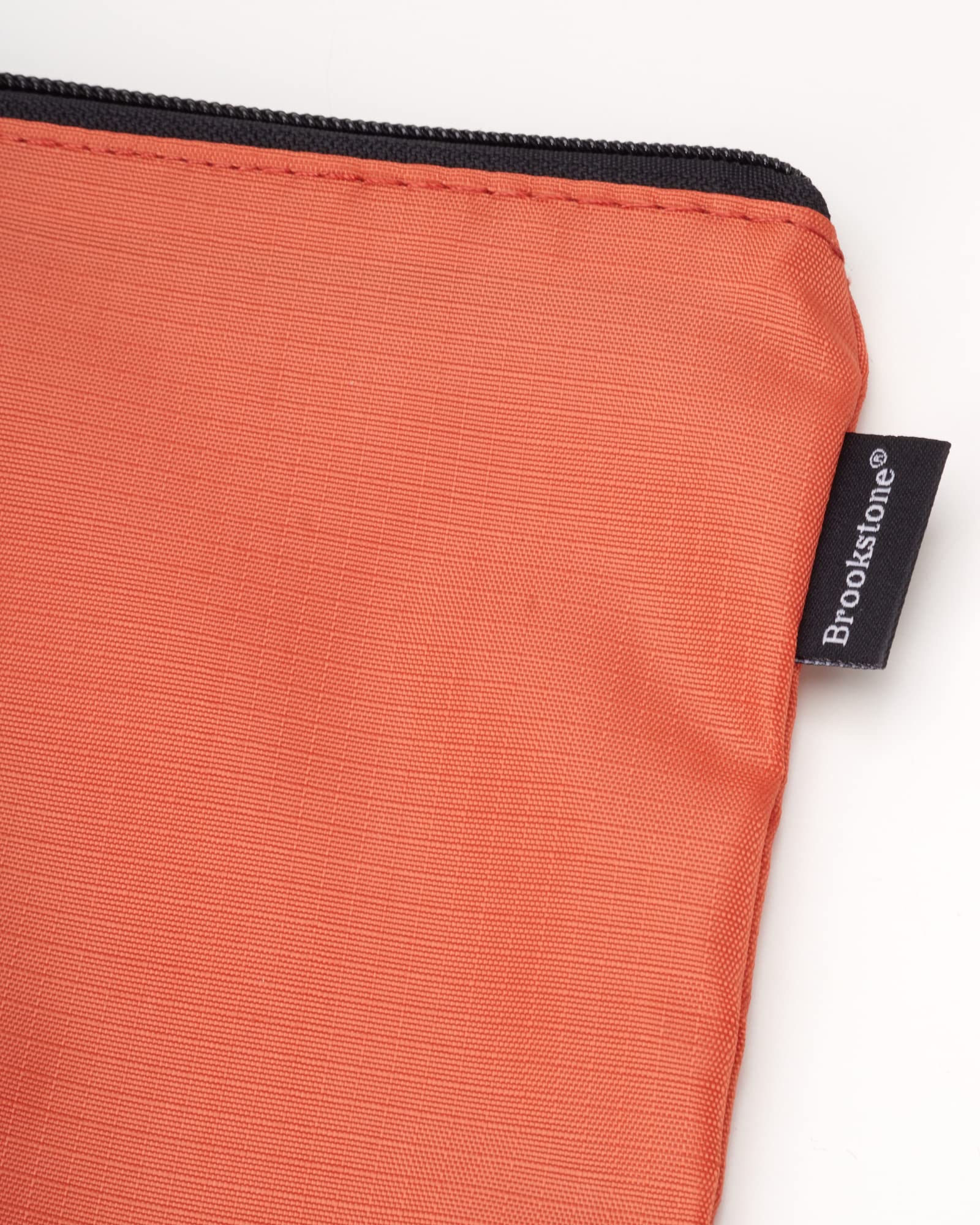 brookstone-travel-storage-pouch-3-piece-flexible-and-expandable-zipper-pouch-set image 4