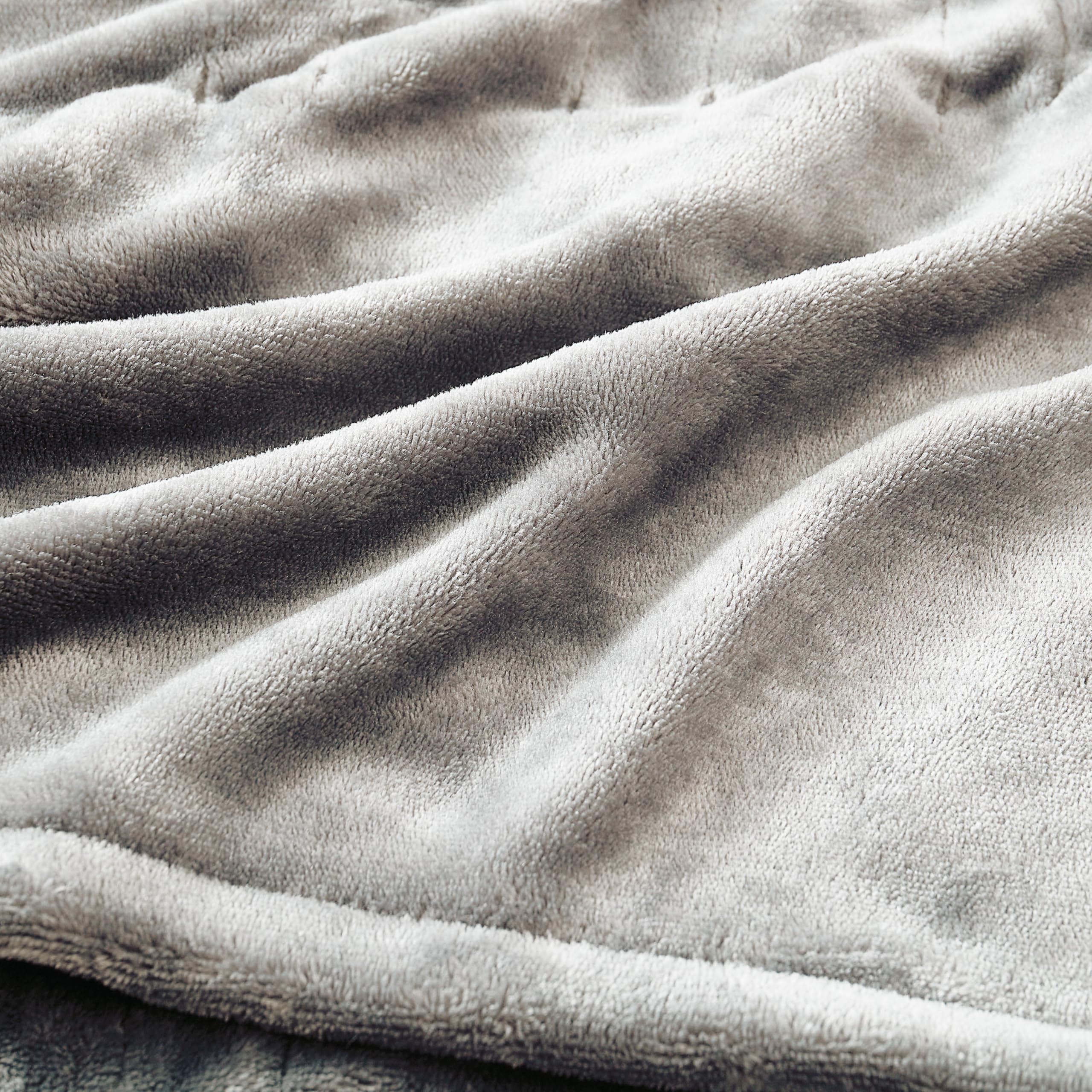 brookstone-electric-heated-plush-blanket-queen-size-84x90in-10-heat-settings-mac image 6