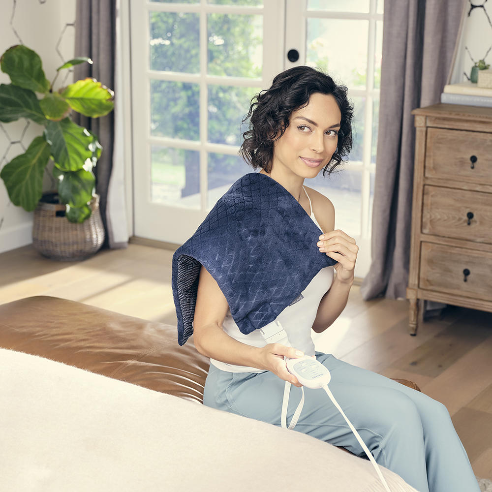 homedics-weighted-heating-pad-with-vibration-massage-humiditech-soothing-heat-an image 6