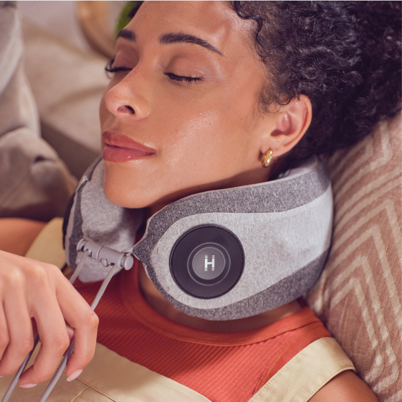 homedics-deep-rhythmic-neck-massager-with-soothing-heat image 3